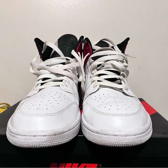 2019 Mens Nike Air Jordan 1 Mid White Chicago Red Black White Size 13 NDS - Picture 3 of 10